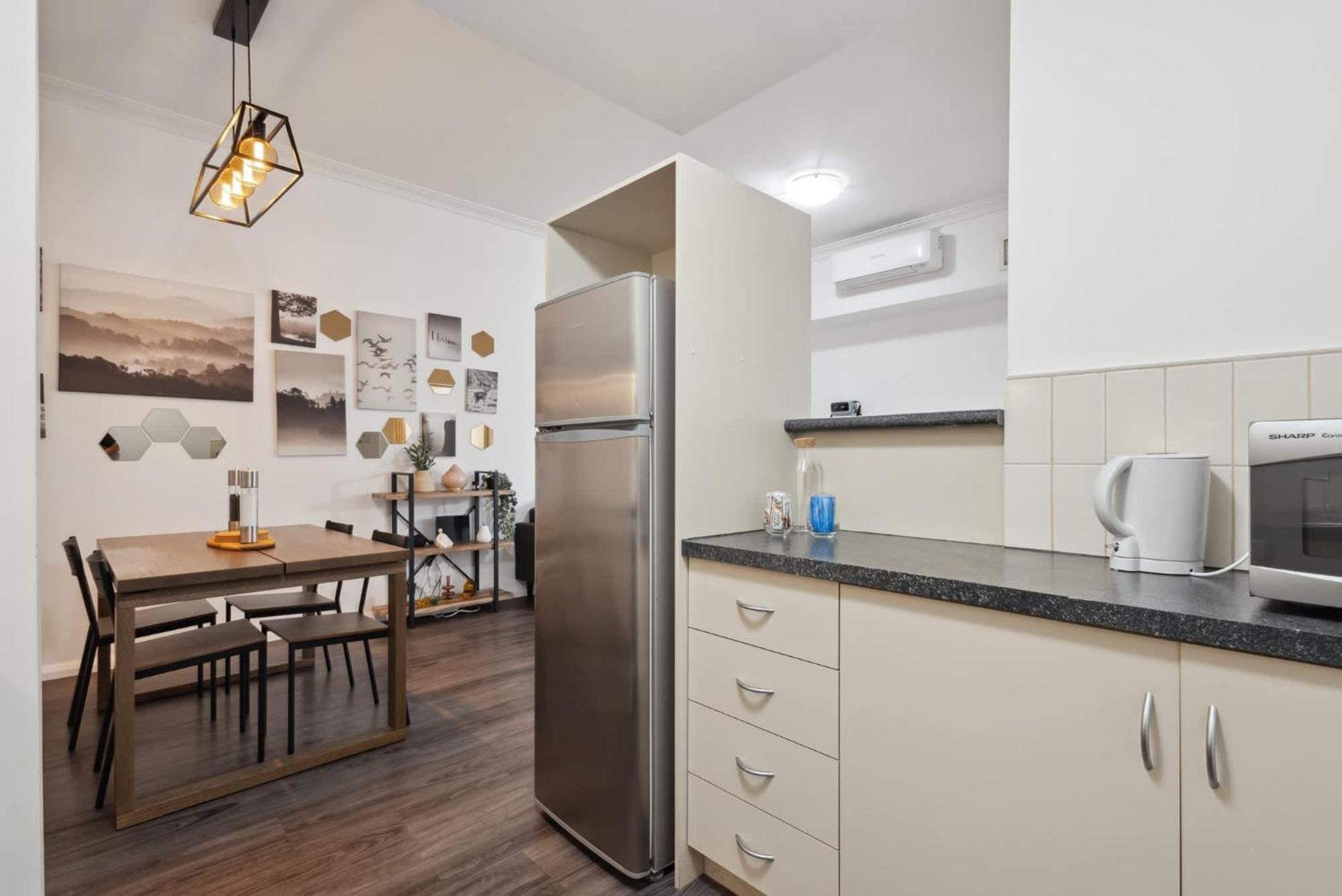 Stylish & Modern 1-Bedroom Apartment In The Heart Of Northbridge Perth Exterior photo