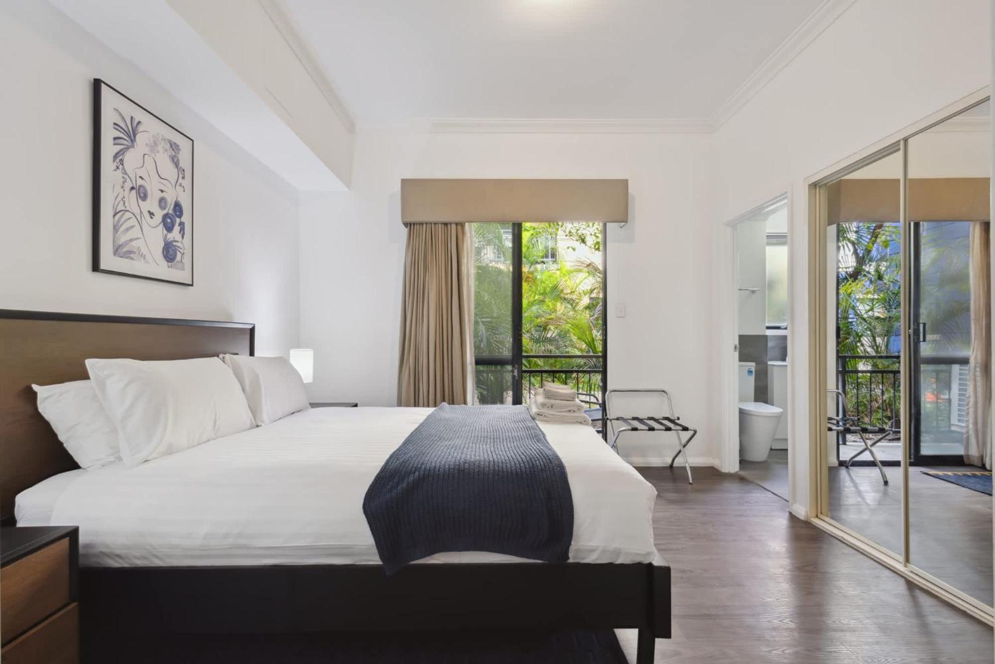 Stylish & Modern 1-Bedroom Apartment In The Heart Of Northbridge Perth Exterior photo