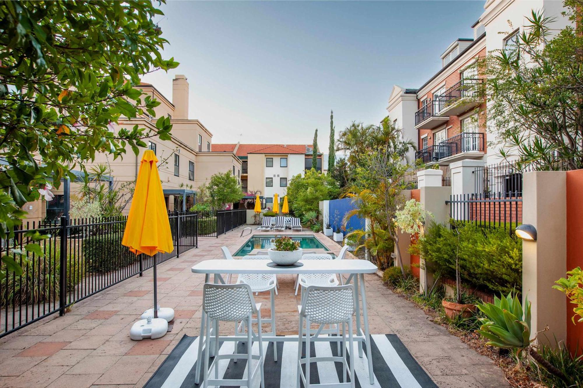 Stylish & Modern 1-Bedroom Apartment In The Heart Of Northbridge Perth Exterior photo